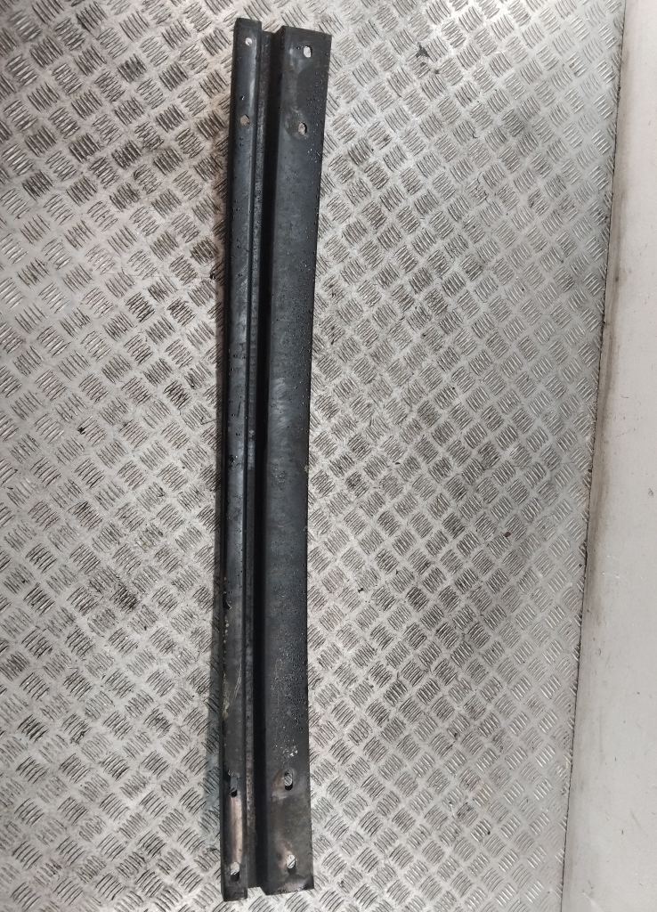 Усилитель заднего бампера