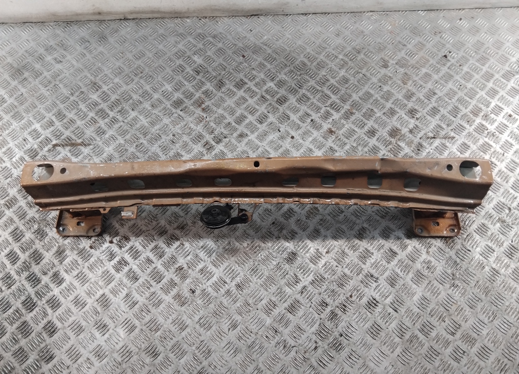 Усилитель переднего бампера