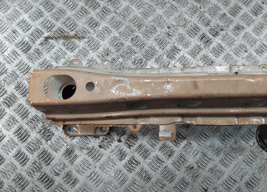 Усилитель переднего бампера