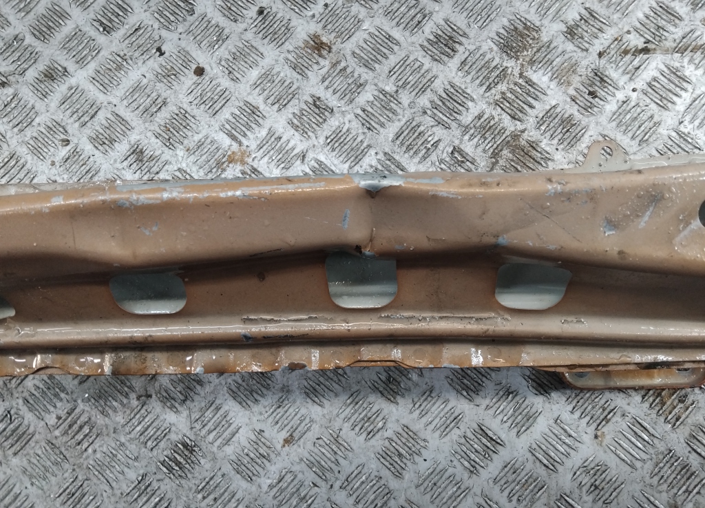 Усилитель переднего бампера