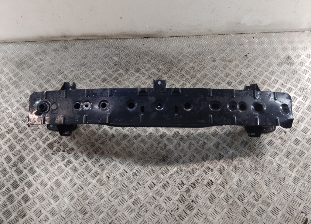 Усилитель переднего бампера