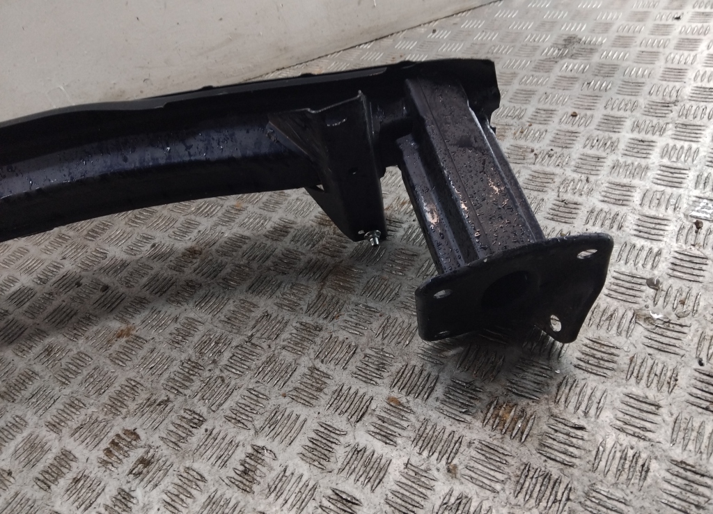 Усилитель переднего бампера