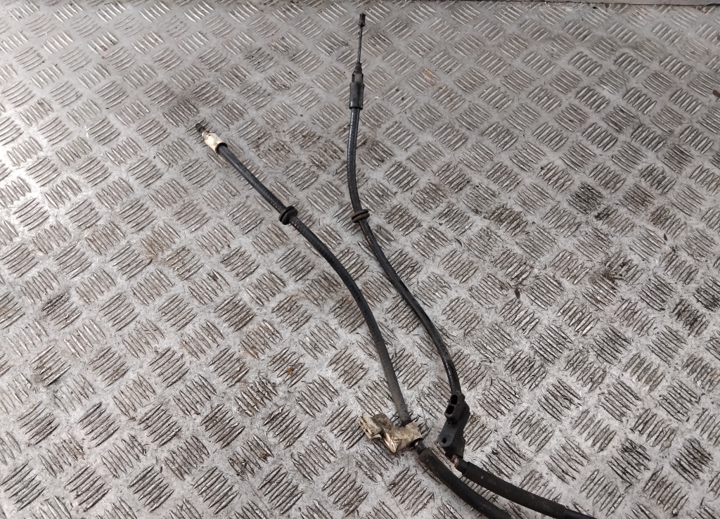 Трос стояночного тормоза