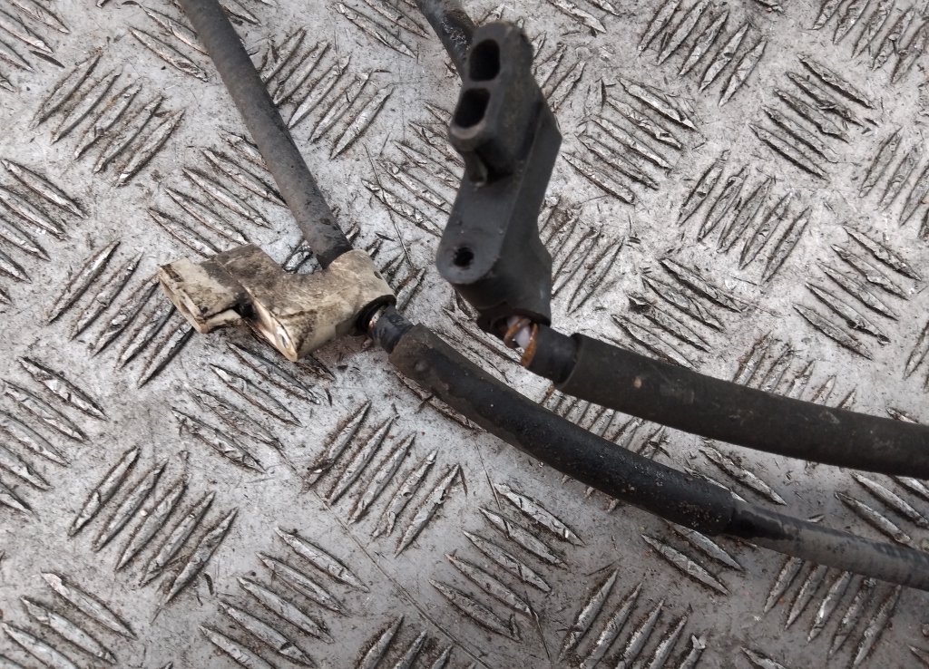 Трос стояночного тормоза