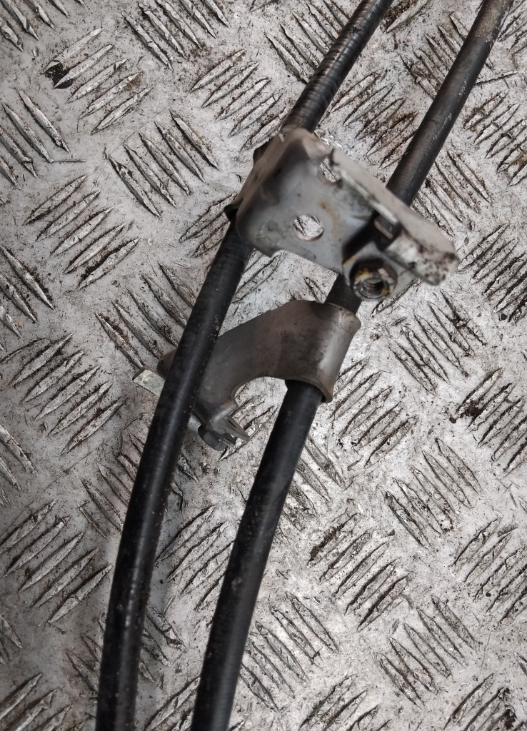 Трос стояночного тормоза