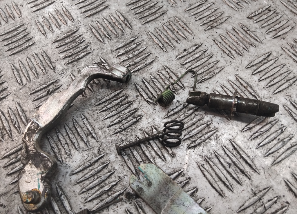 К-кт регулировки задних колодок (левый)