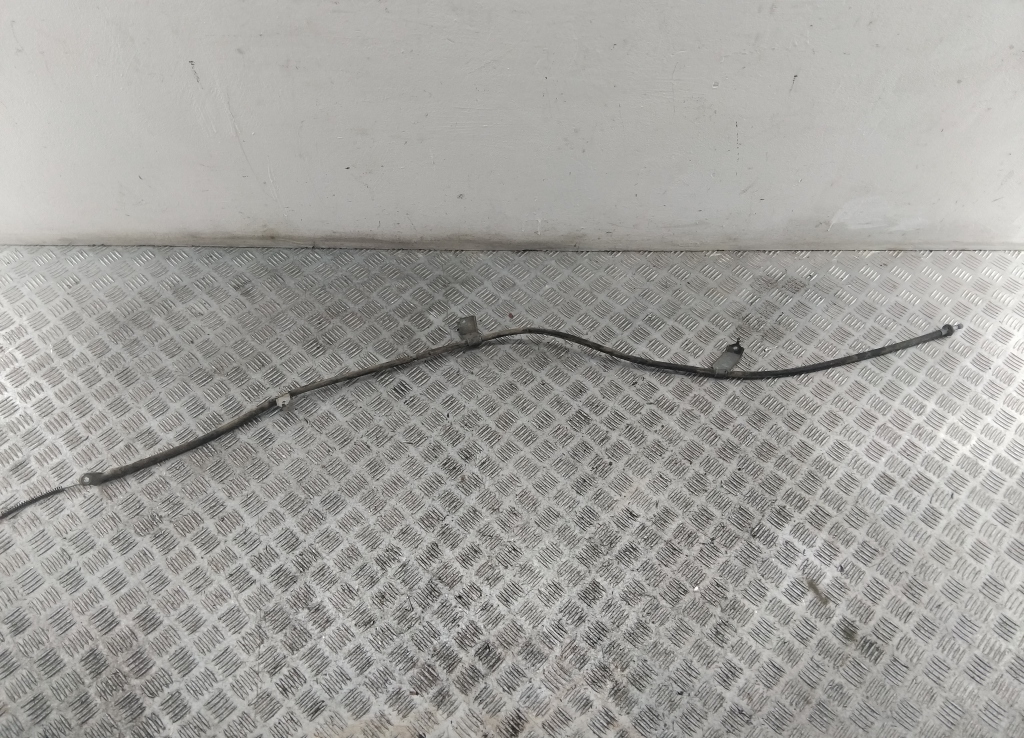 Трос стояночного тормоза правый