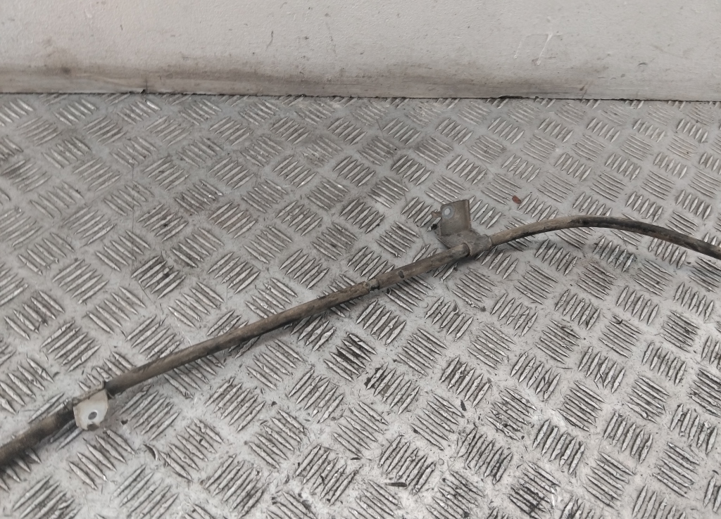 Трос стояночного тормоза правый