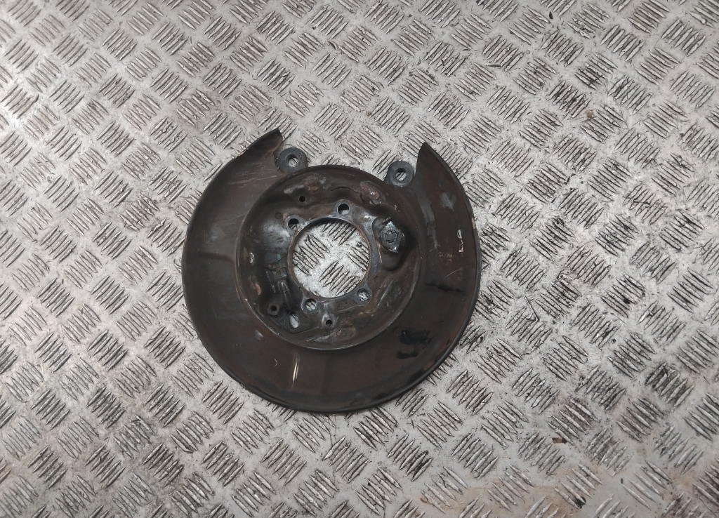 Щит опорный задний правый