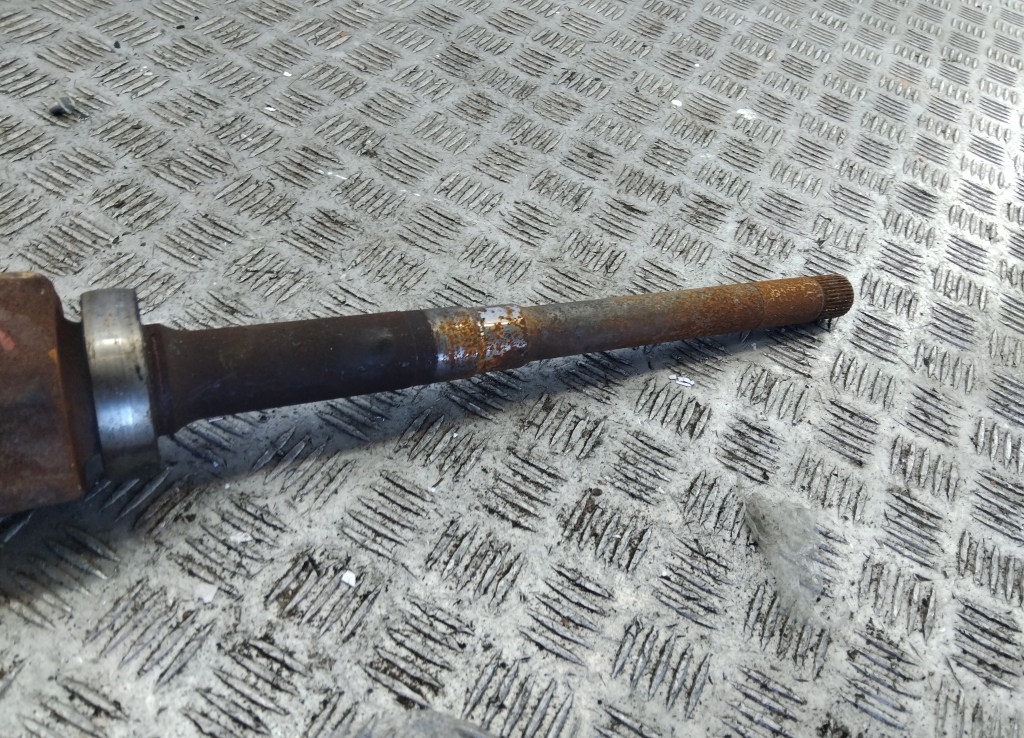 Полуось передняя правая