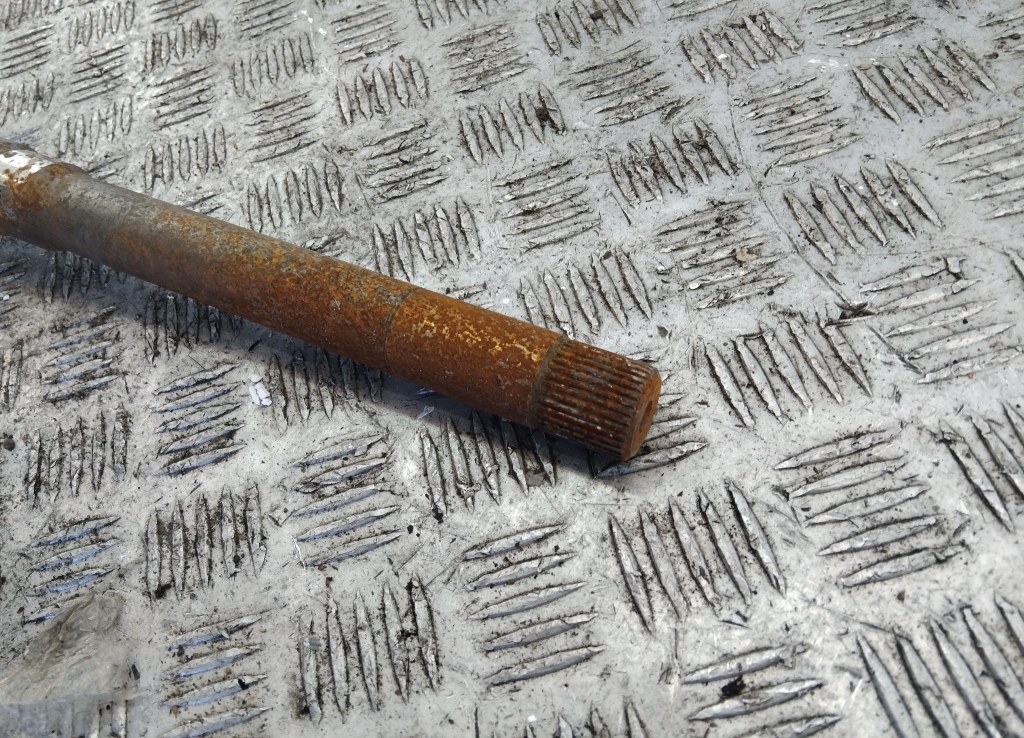 Полуось передняя правая