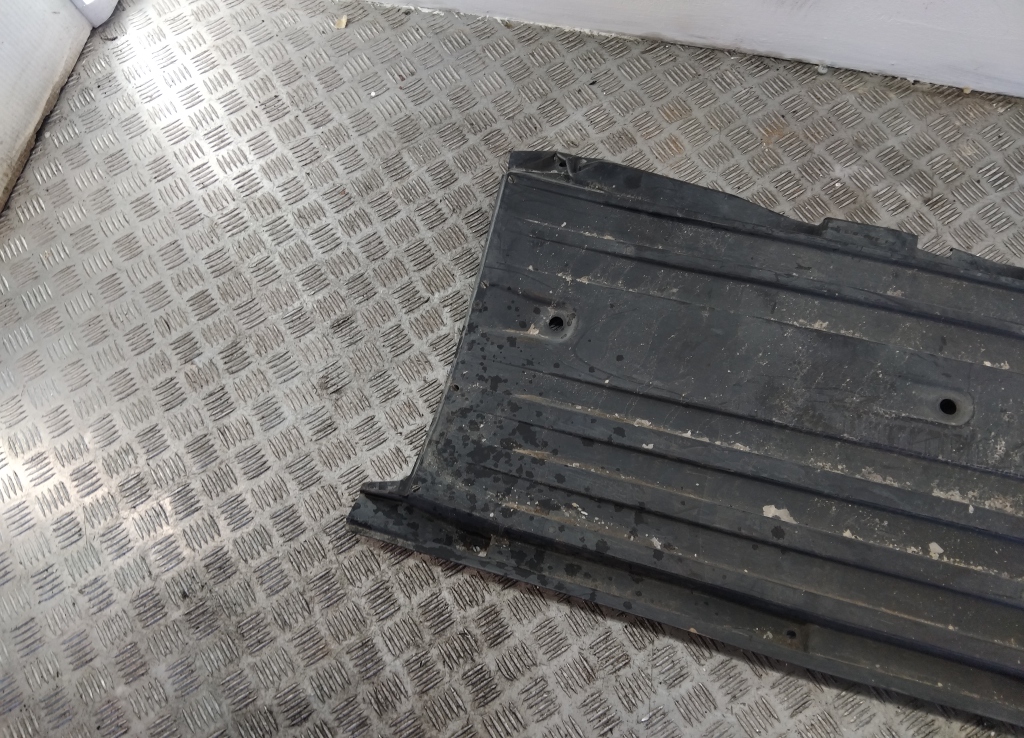 Защита антигравийная правая