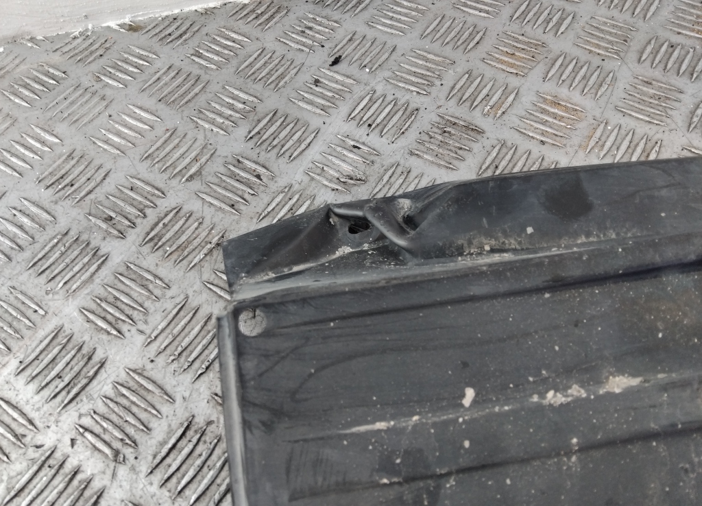 Защита антигравийная правая