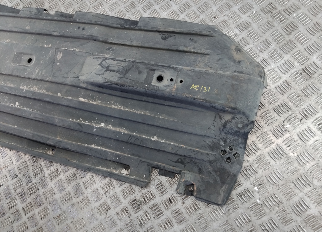 Защита антигравийная правая