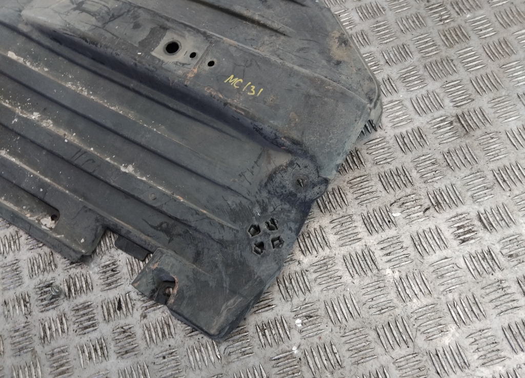 Защита антигравийная правая