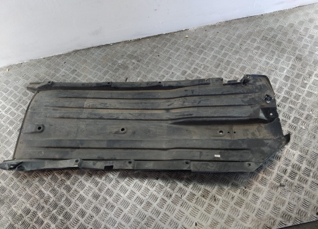 Защита антигравийная правая