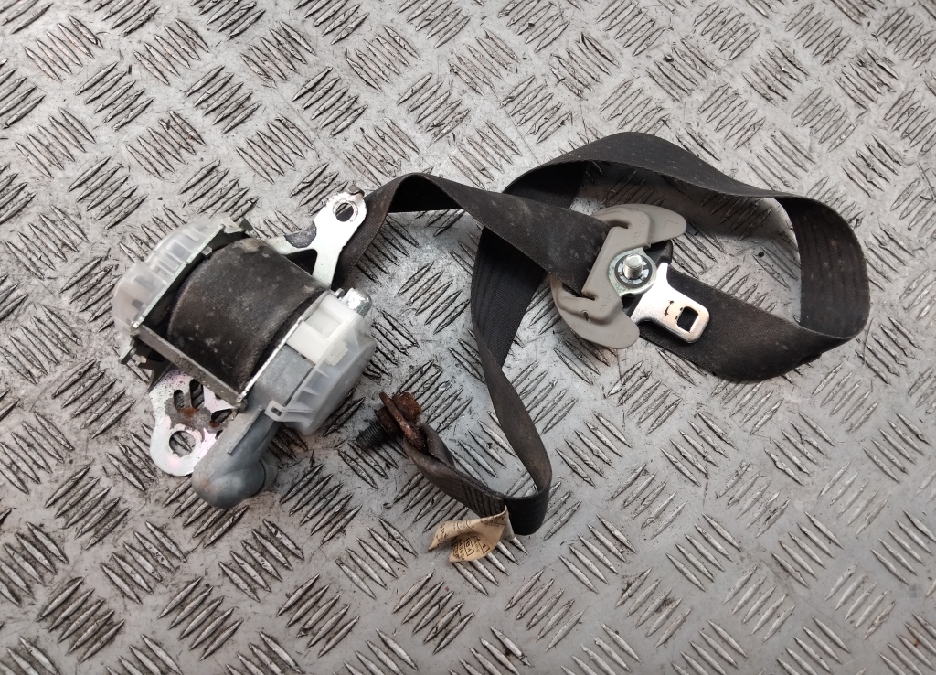 Ремень безопасности с пиропатроном