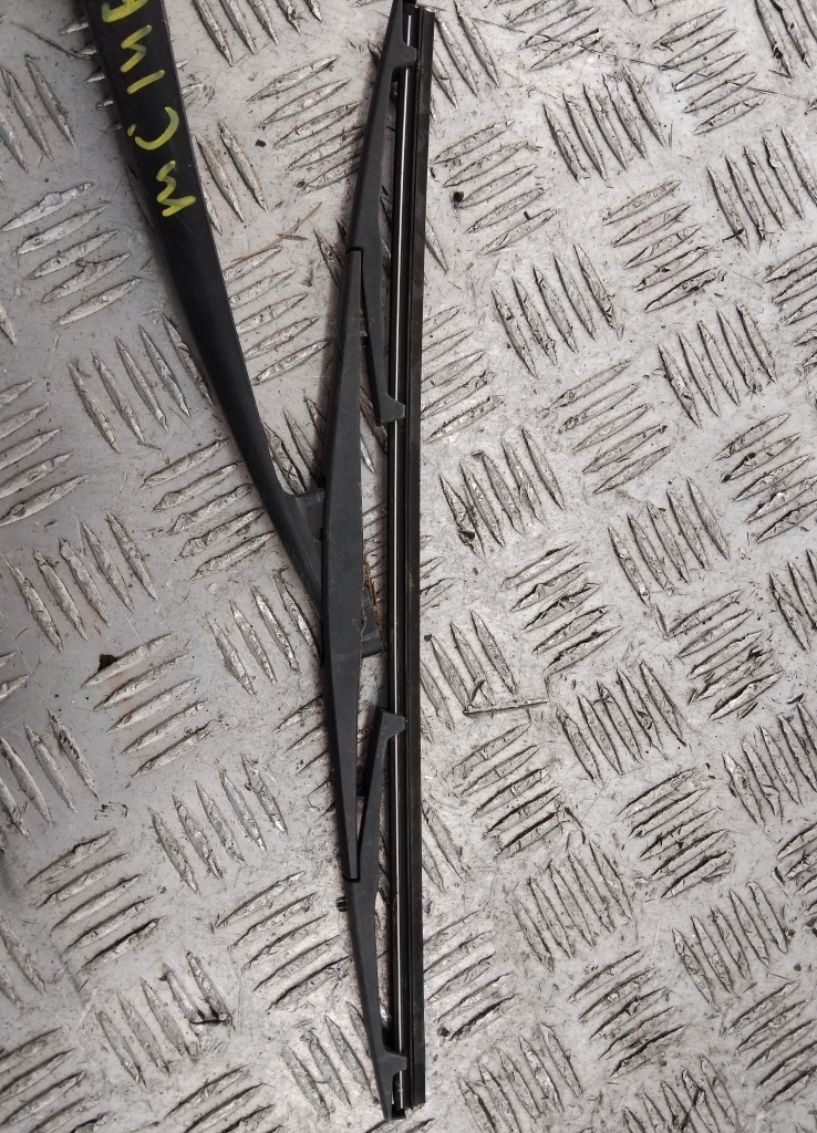 Поводок стеклоочистителя заднего