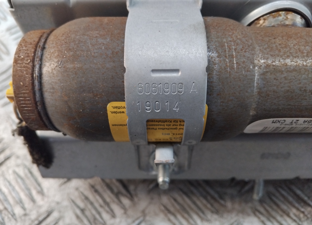 Подушка безопасности пассажирская (в торпедо)