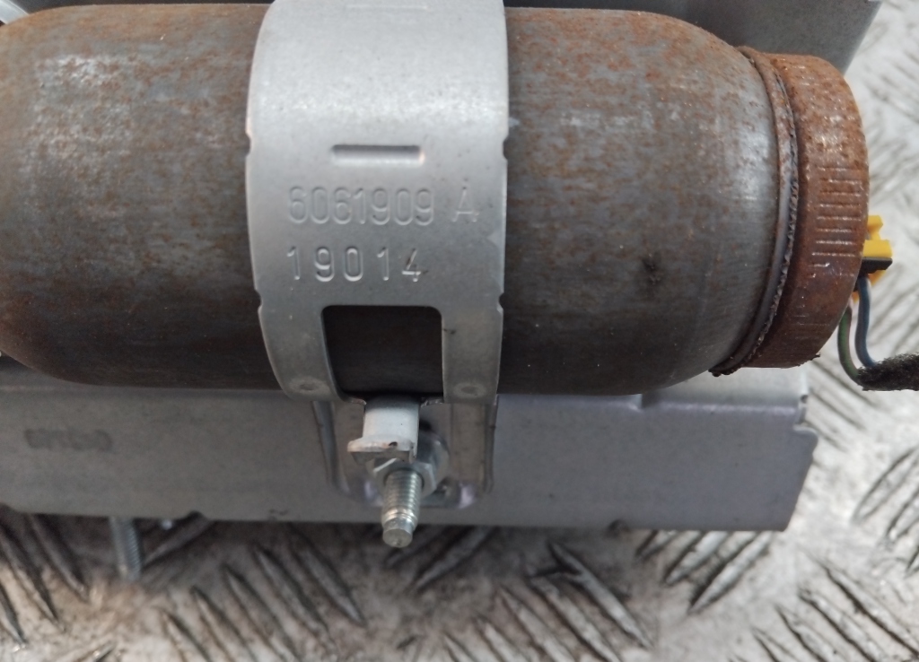 Подушка безопасности пассажирская (в торпедо)