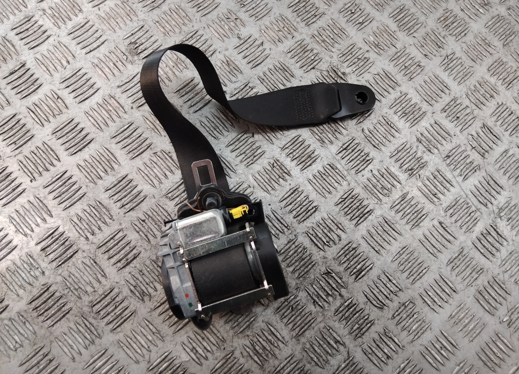 Ремень безопасности с пиропатроном