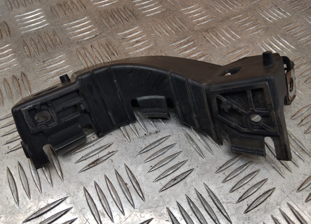 Кронштейн переднего бампера левый