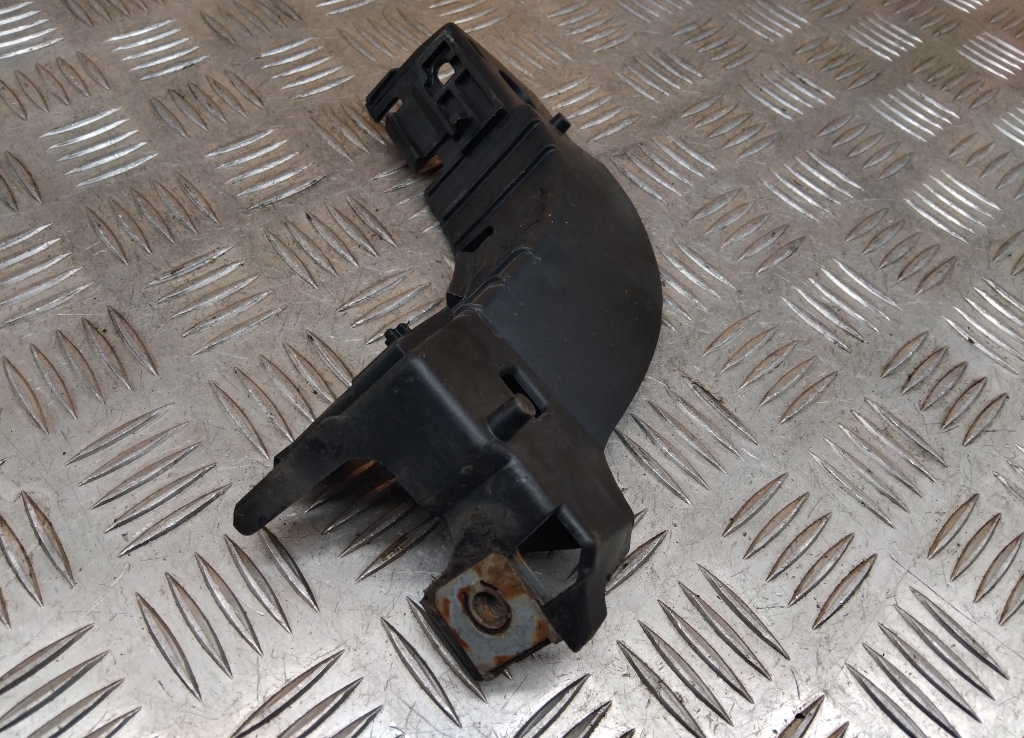 Кронштейн переднего бампера левый