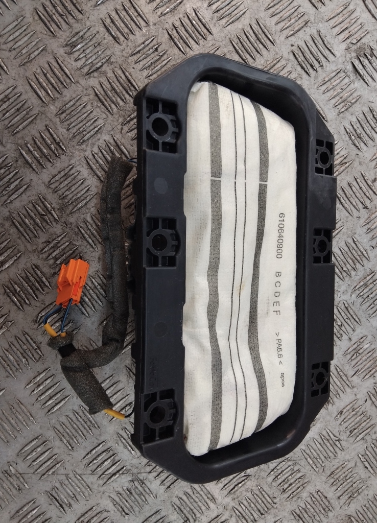 Подушка безопасности пассажирская (в торпедо)