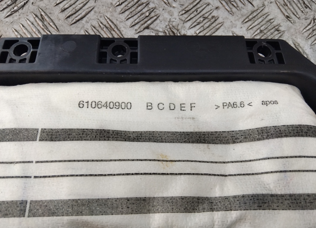 Подушка безопасности пассажирская (в торпедо)