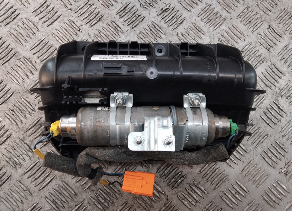 Подушка безопасности пассажирская (в торпедо)