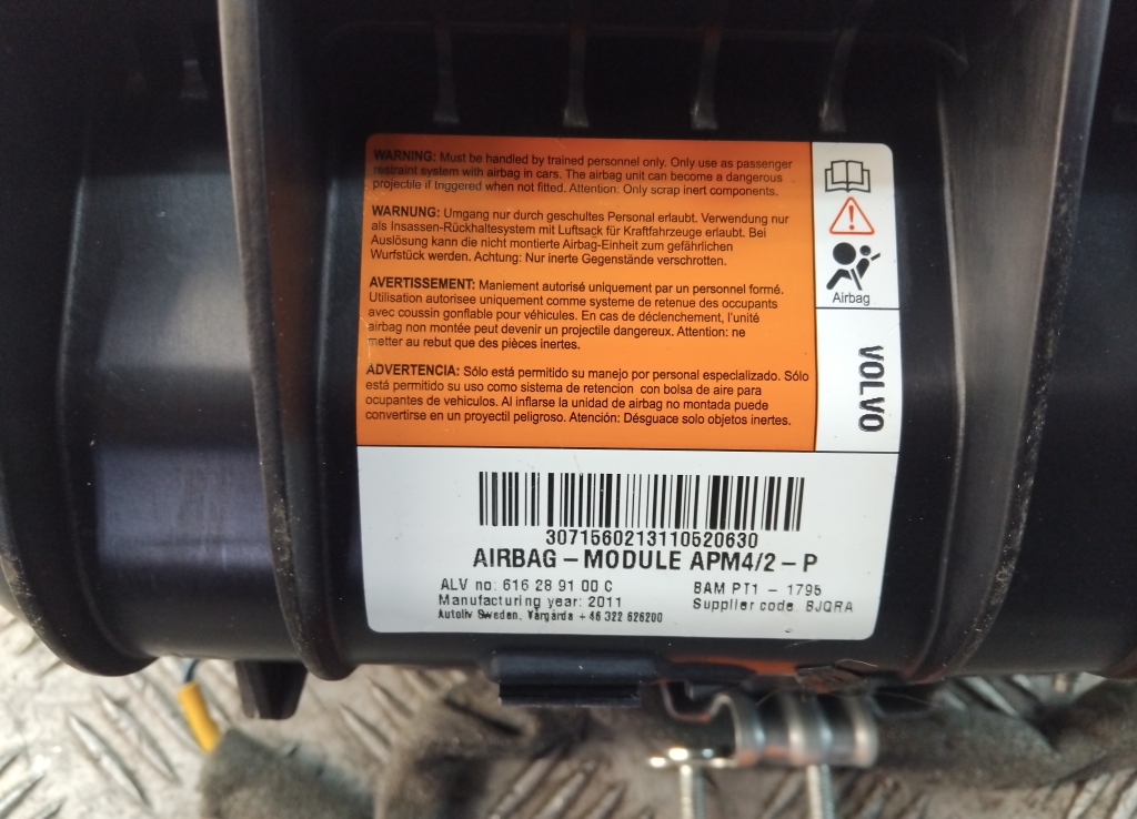 Подушка безопасности пассажирская (в торпедо)