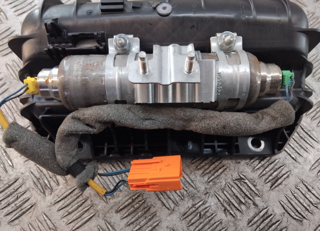 Подушка безопасности пассажирская (в торпедо)