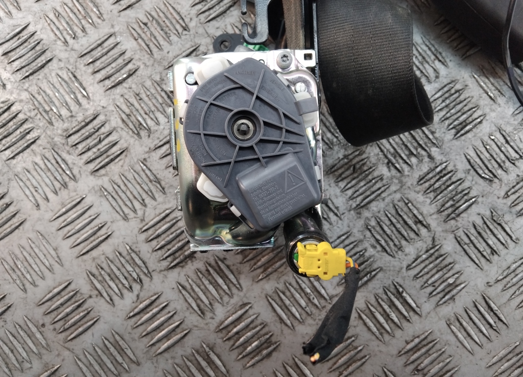 Ремень безопасности с пиропатроном