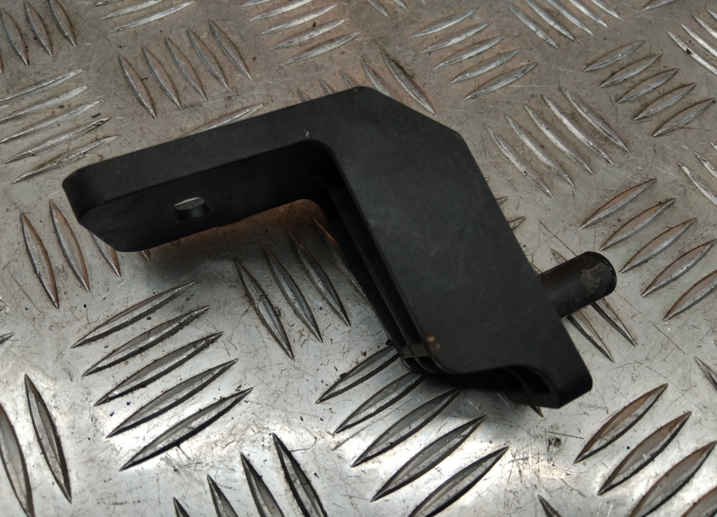 Кронштейн радиатора