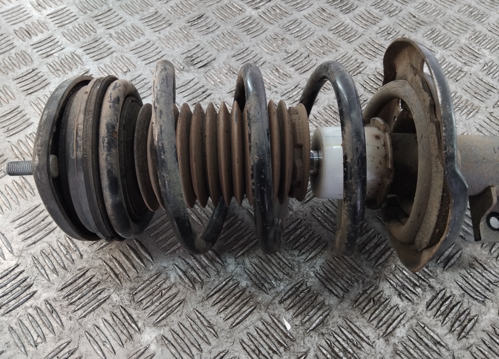 Пружина передняя