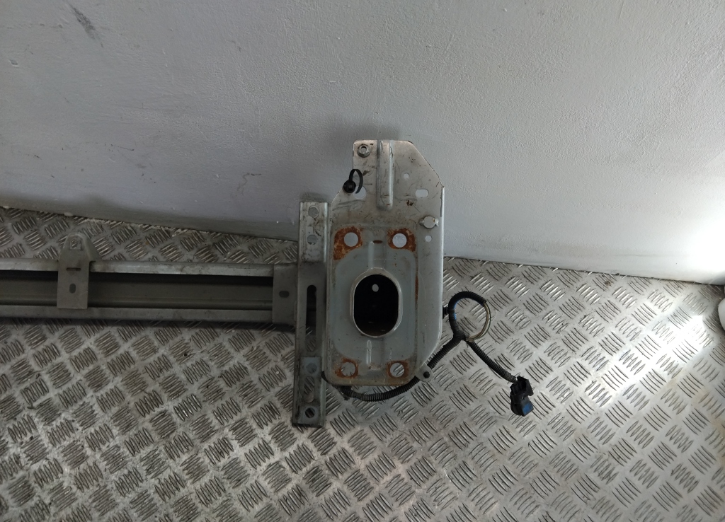 Усилитель переднего бампера