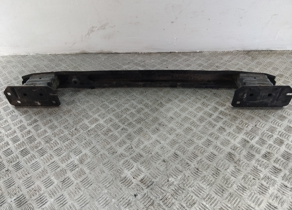 Усилитель заднего бампера