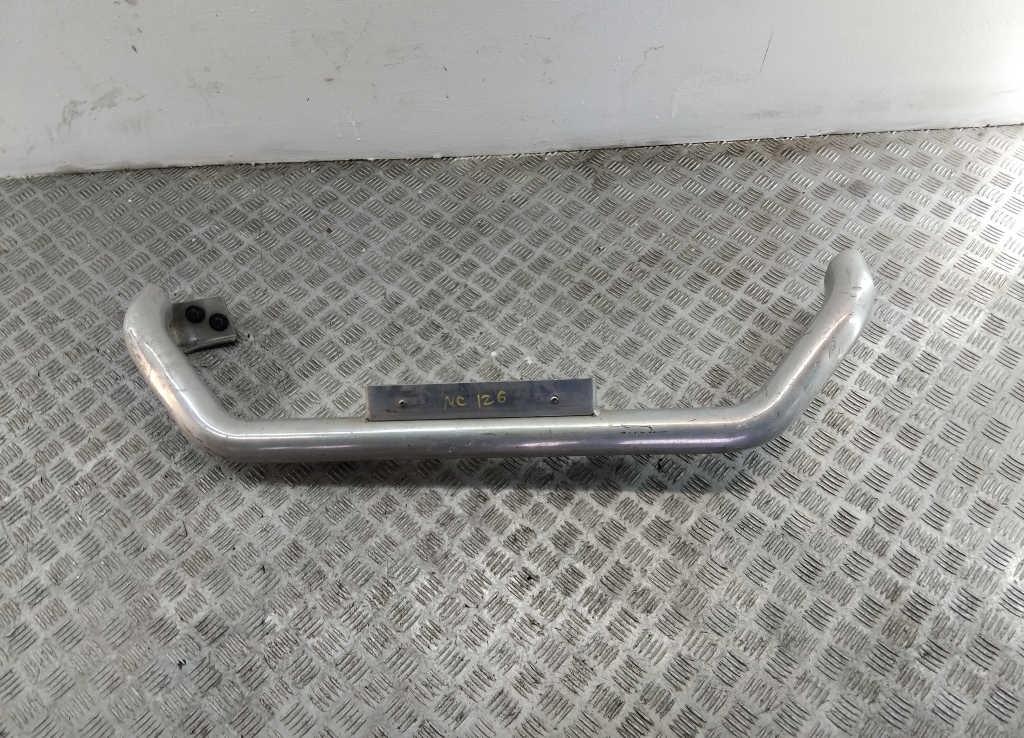 Усилитель переднего бампера