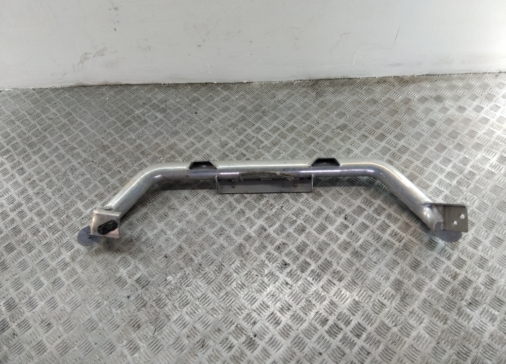 Усилитель переднего бампера