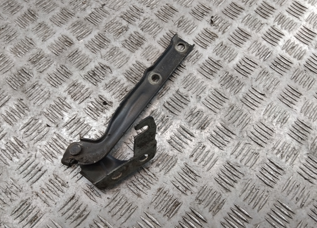 Петля капота левая