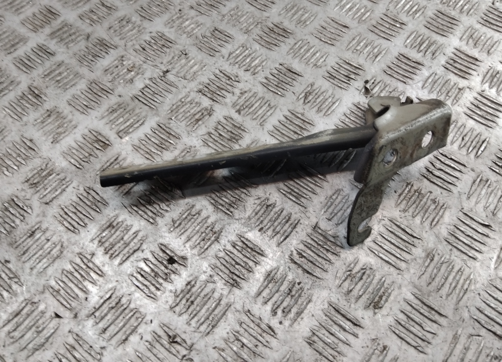 Петля капота левая