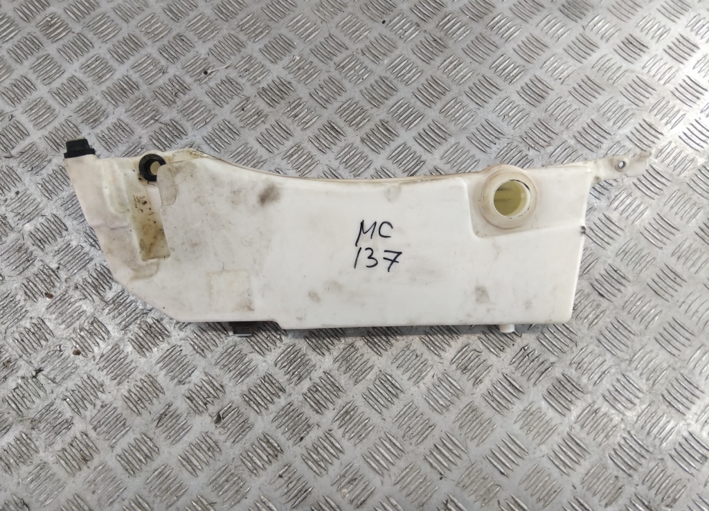 Бачок омывателя лобового стекла