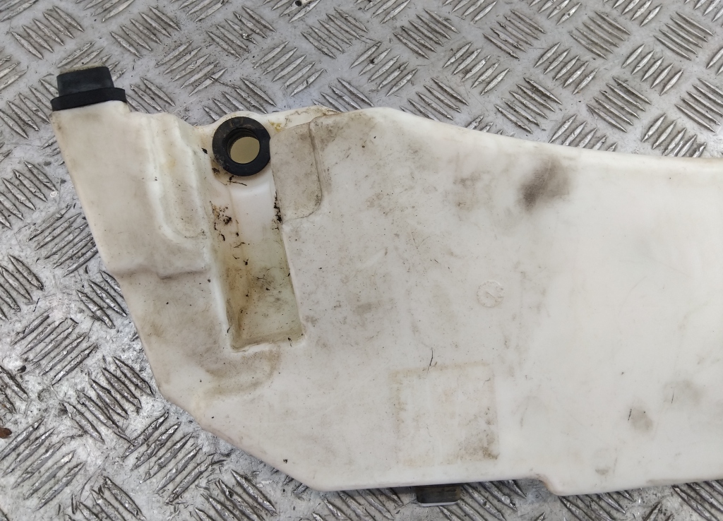 Бачок омывателя лобового стекла