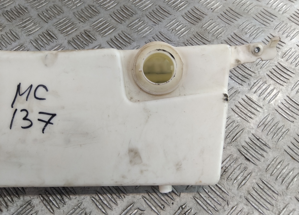 Бачок омывателя лобового стекла