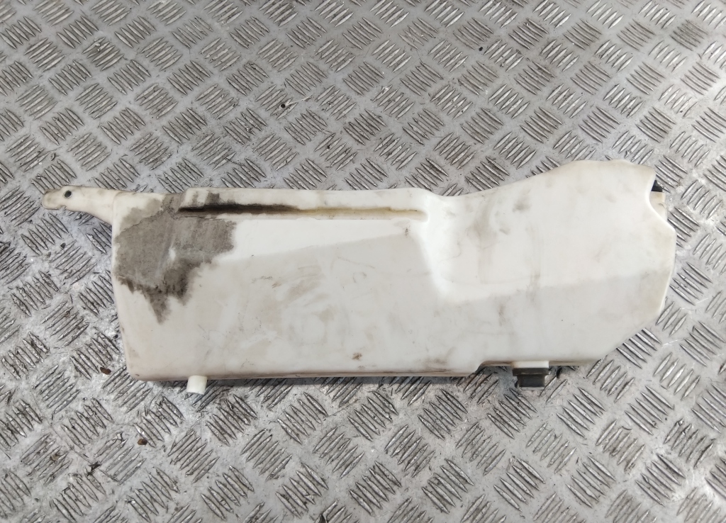 Бачок омывателя лобового стекла