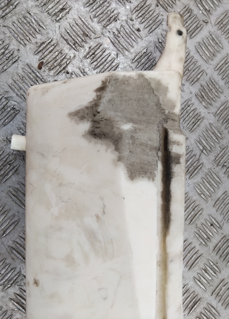 Бачок омывателя лобового стекла