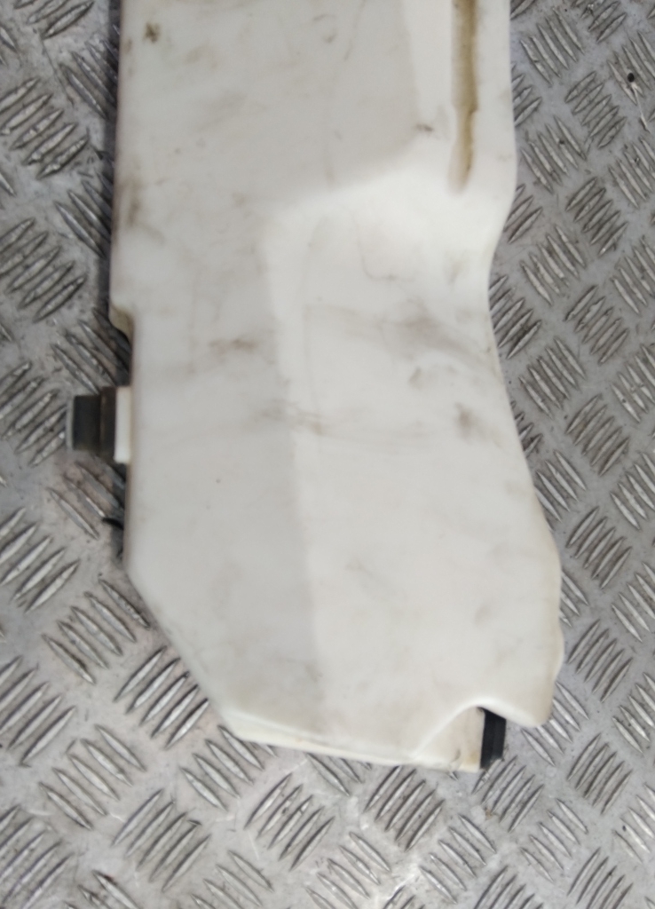 Бачок омывателя лобового стекла