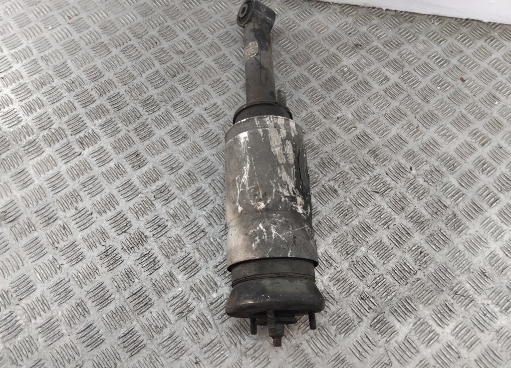 Амортизатор передний