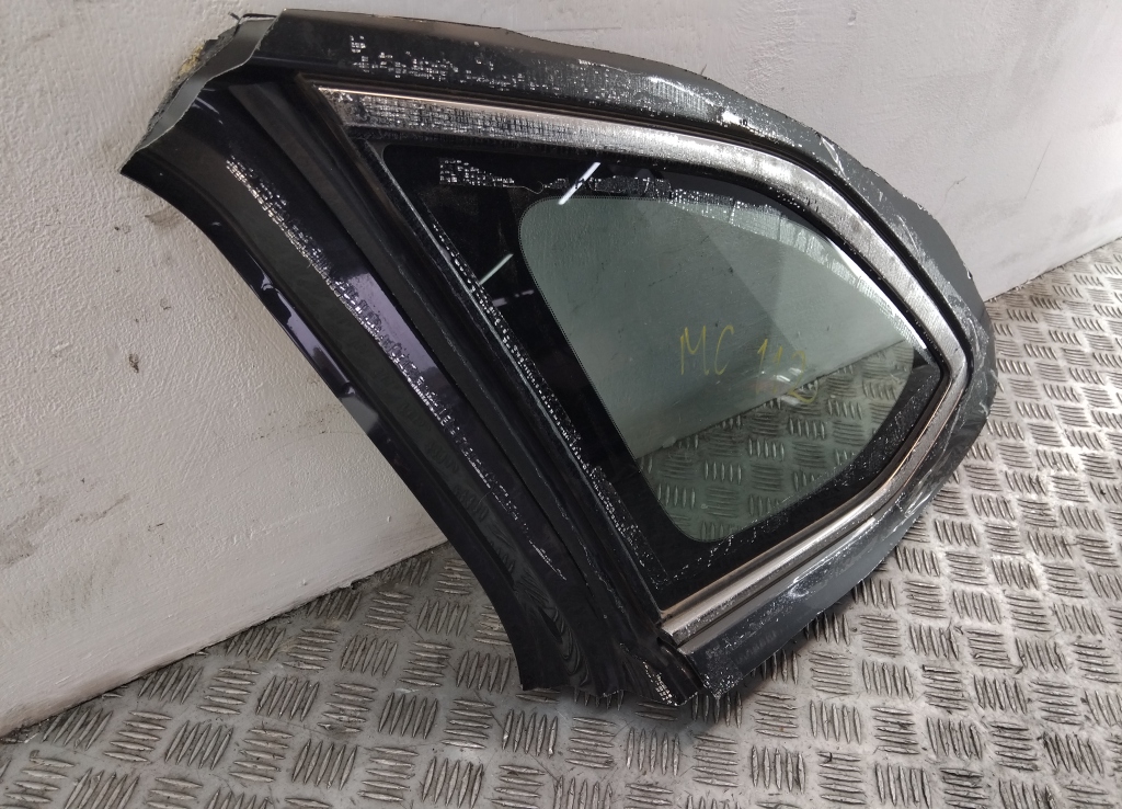 Стекло кузовное глухое левое