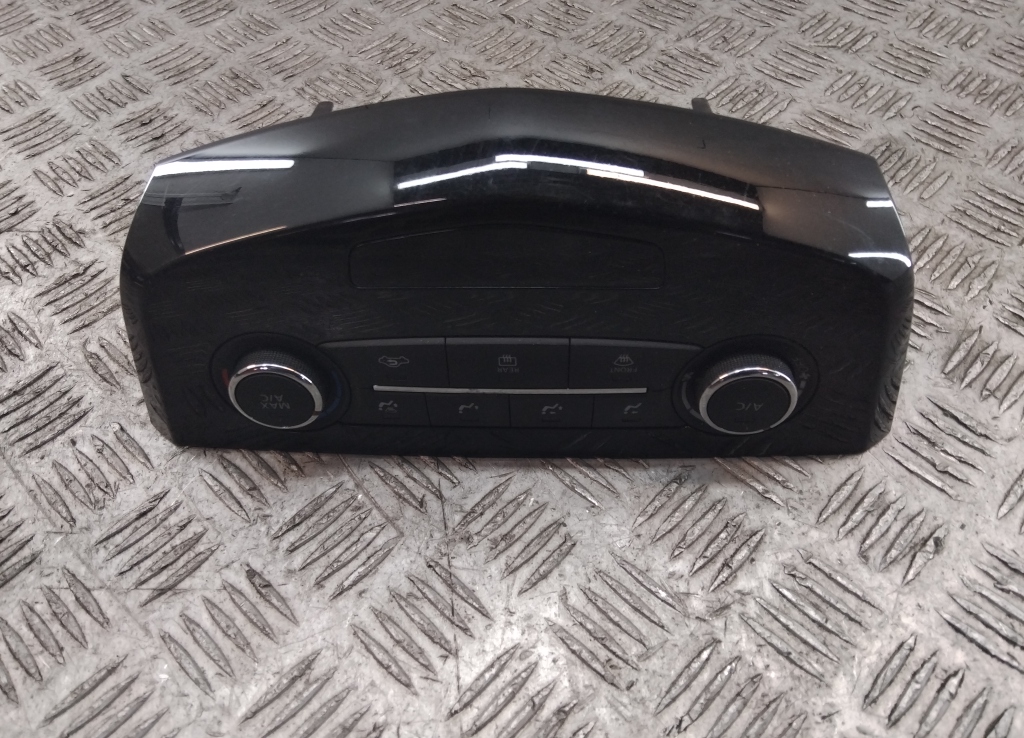 Блок управления климатической установкой